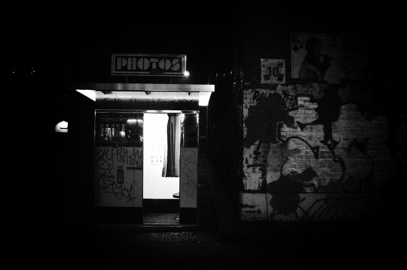 Photoautomat am Westwerk in Leipzig Plagwitz bei Nacht